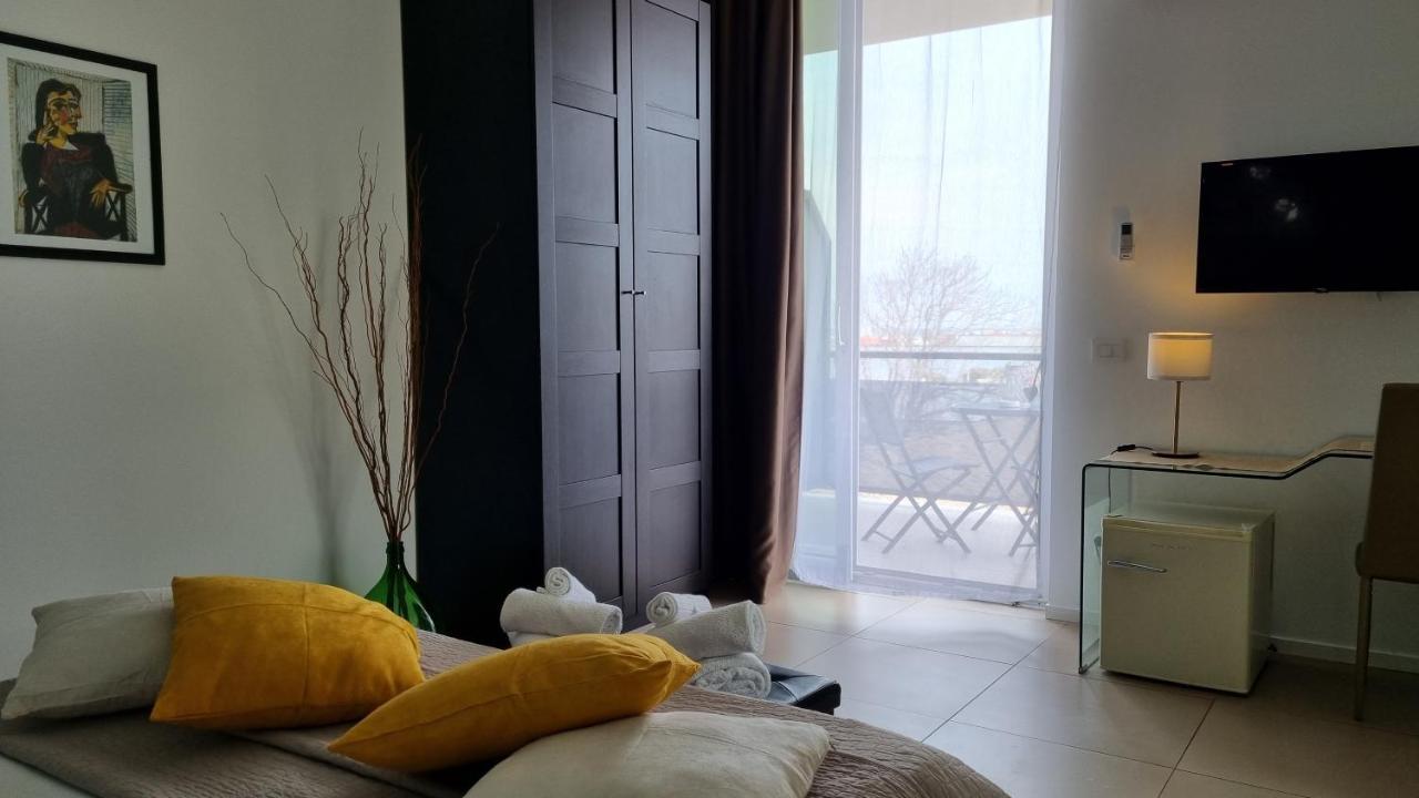Location10 Bed & Breakfast ปาแลร์โม ภายนอก รูปภาพ