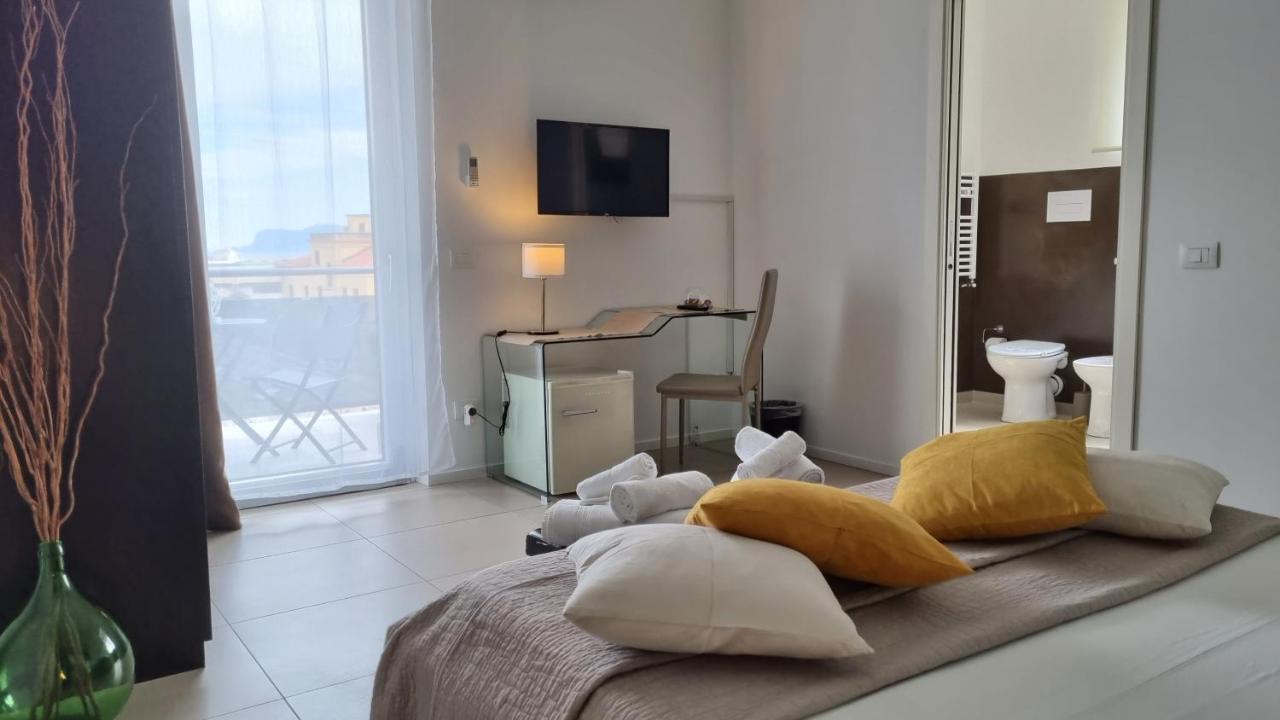 Location10 Bed & Breakfast ปาแลร์โม ภายนอก รูปภาพ